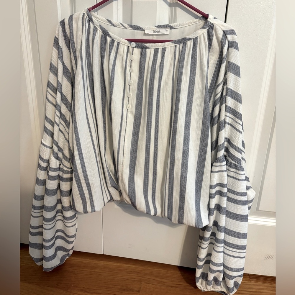 TALULAH long sleeve bubble sleeve blouse in blue& ivory size small.